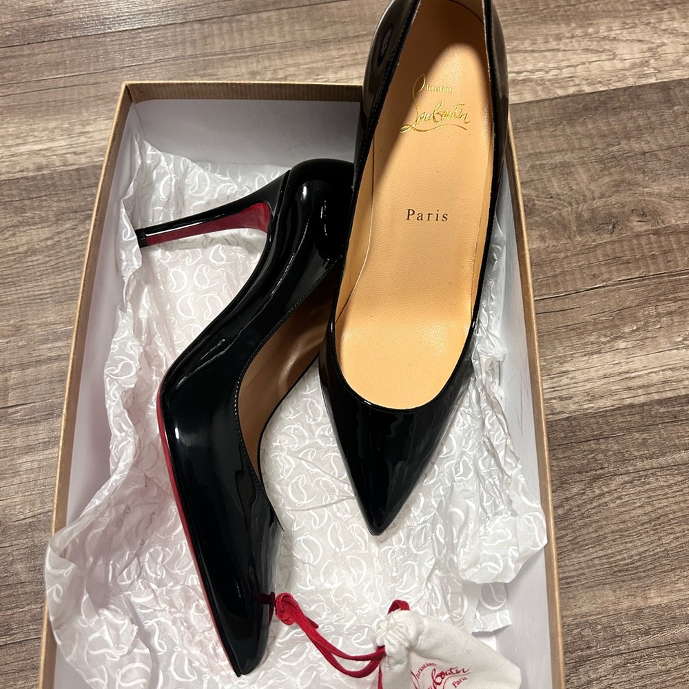 CHRISTIAN LOUBOUTIN BLACK PATENT LEATHER PIGALLE 37.5
